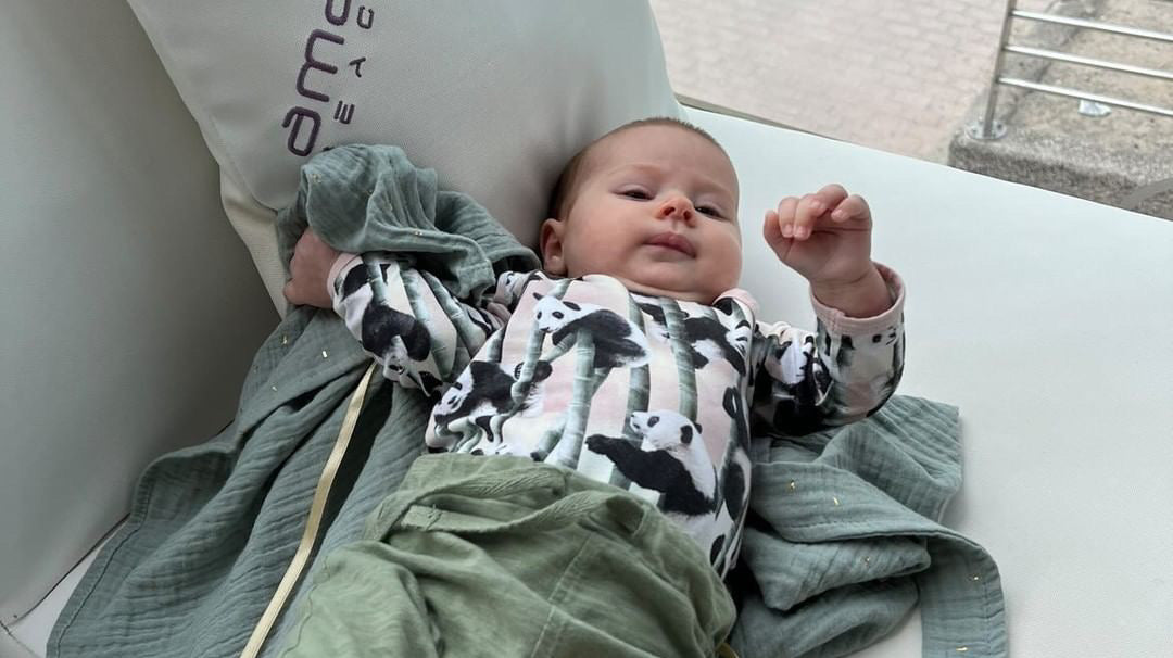 Vauvan kanssa lomalla x TISU imetyssuoja