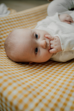 Lataa kuva Galleria-katseluun, TISU vauvan hoitoalustan päällinen, Mustard Gingham

